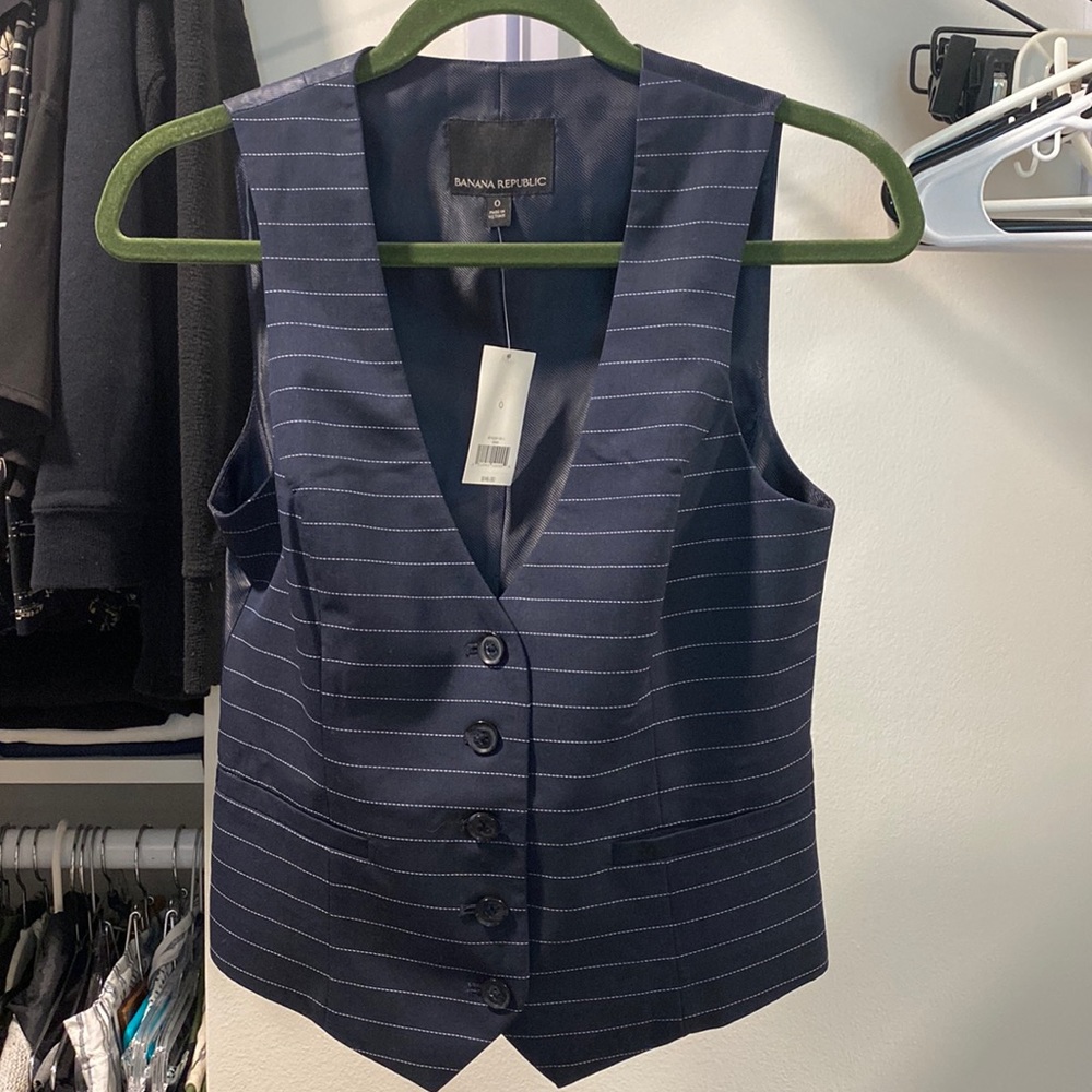 Banana Republic menswear-inspired fitted best- never worn!